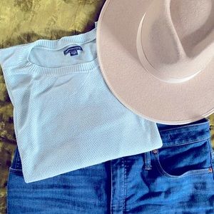 Light blue thin pulled over knit sweater